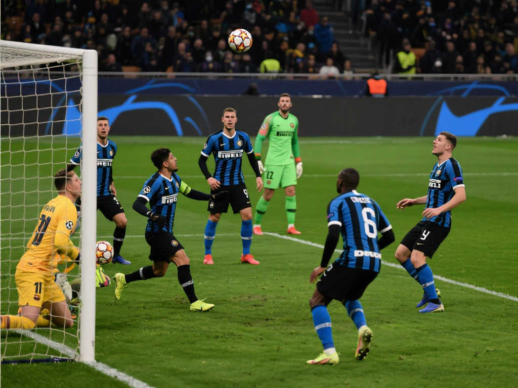 欧冠惊天逆转4-3!国米2-3落后连扳两球绝杀巴萨 欧冠惊天逆转4-3!国米2-3落后连扳两球绝杀巴萨