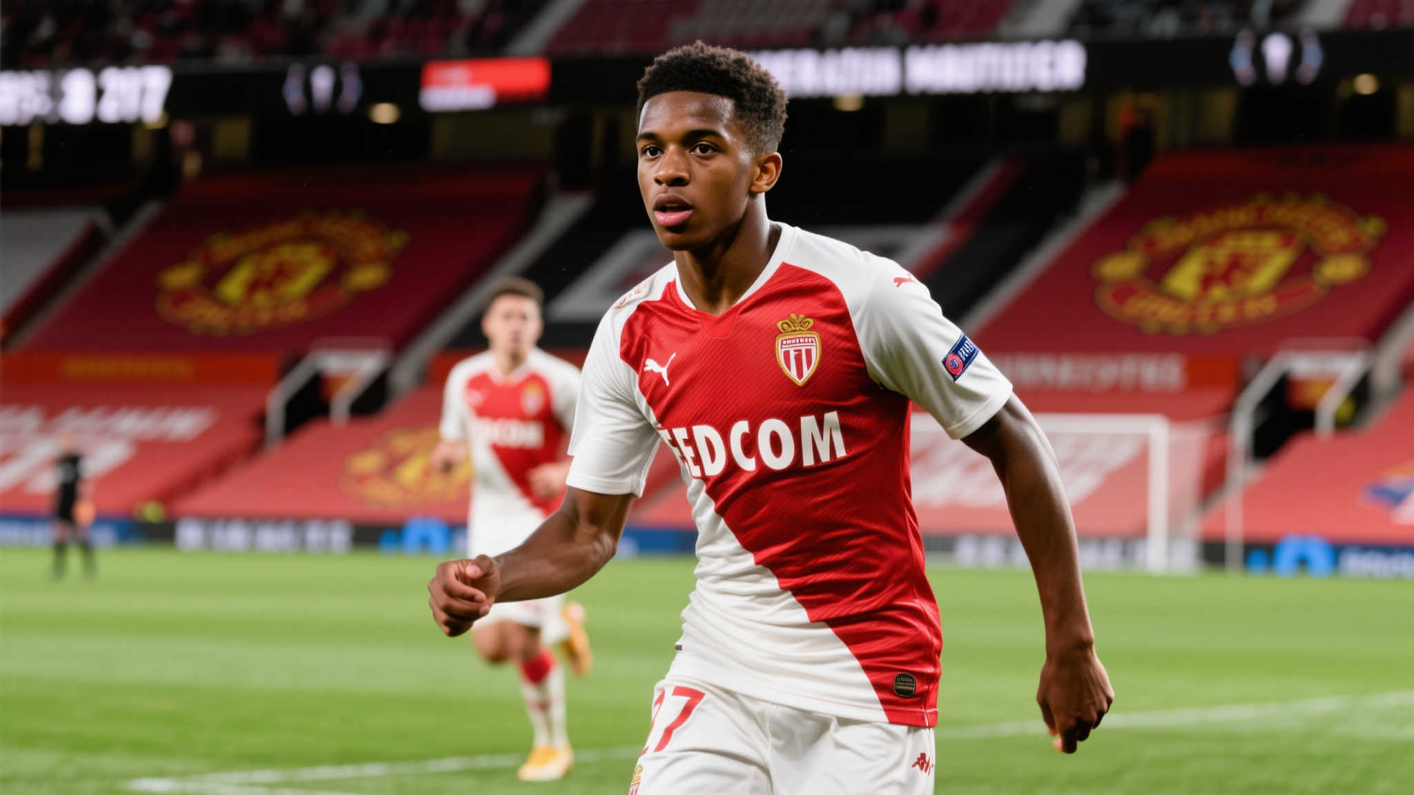 曼联重金瞄准双星:6000万镑锁定埃基蒂克,6300万镑签约姆贝莫! 然而,对目前急需成果提升、争冠压力巨大的红魔而言,